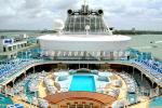 ID 3020 SAPPHIRE PRINCESS (2004/115875grt/IMO 9228186) - The Neptune Reef and Pool, midship on Lido Deck.